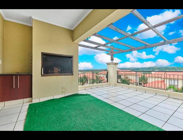 2 BEDROOM APARTMENT FOR SALE IN SUNNINGHILL